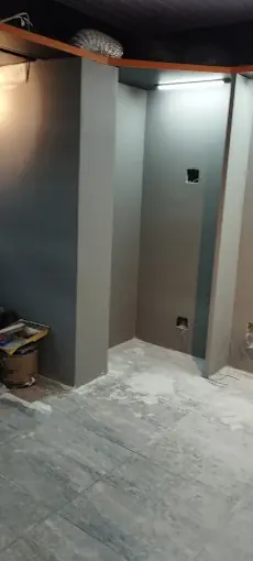 Cabine pronta, pintada de cinza